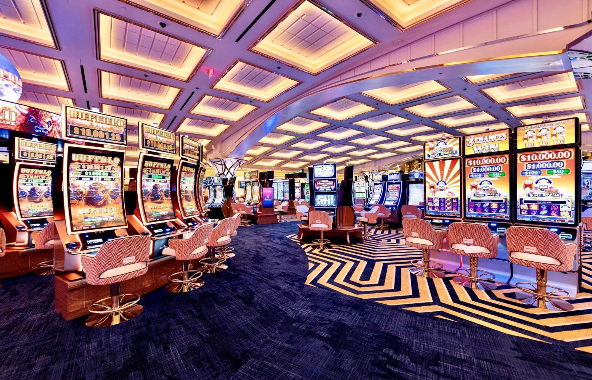 Conrad Las Vegas At Resorts World Dış mekan fotoğraf The casino floor at Wynn Las Vegas