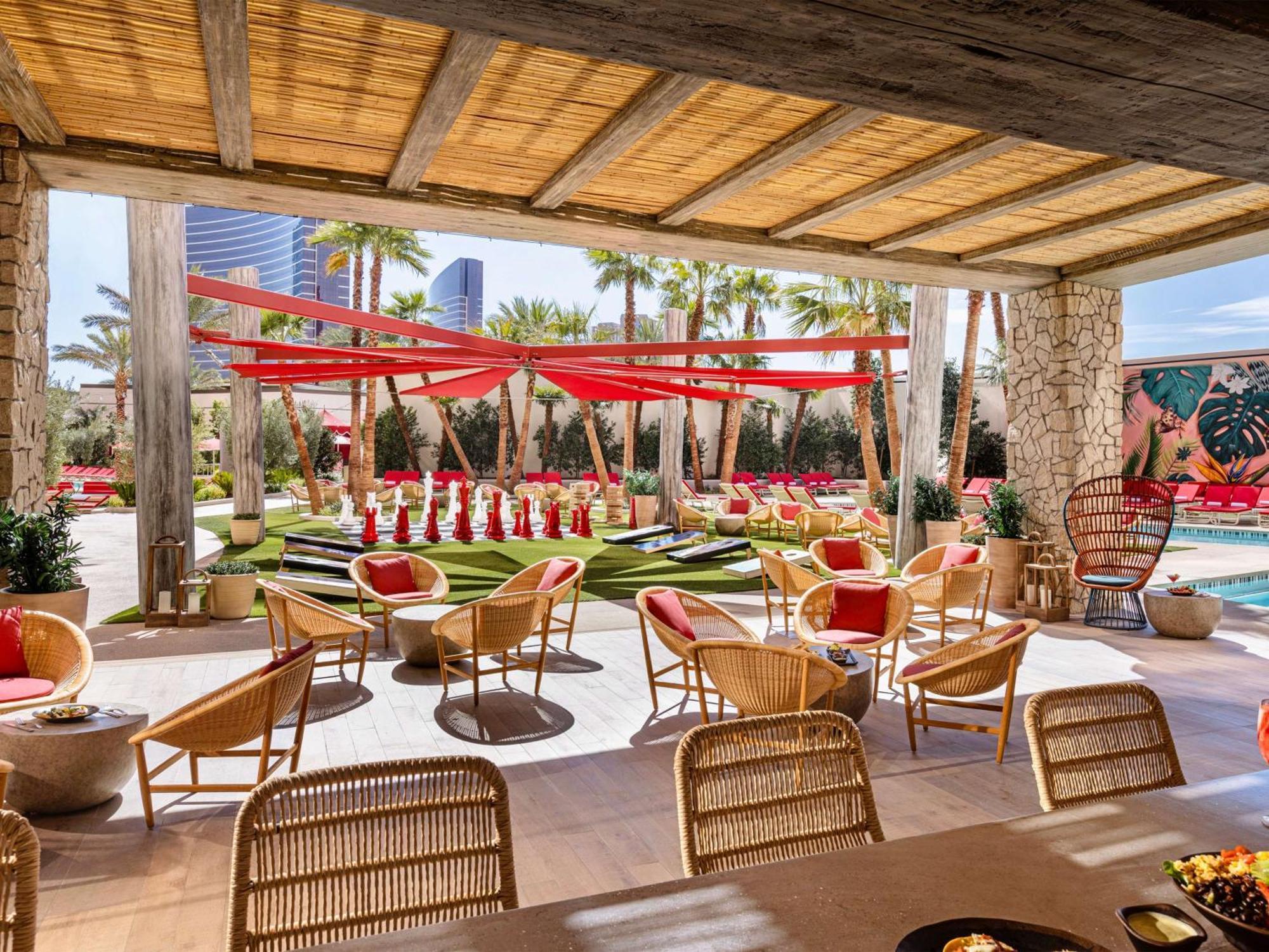 Conrad Las Vegas At Resorts World Dış mekan fotoğraf The pool at the Palms